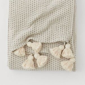 H&M Light Beige Patterned Throw Blanket with Tassels